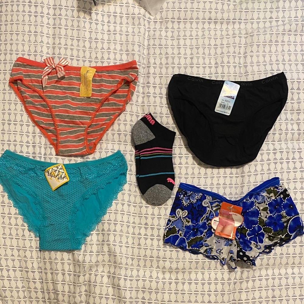 Brand new, variety pack 5p/c set. 4 ladies panties & 1pr. Puma ankle socks.